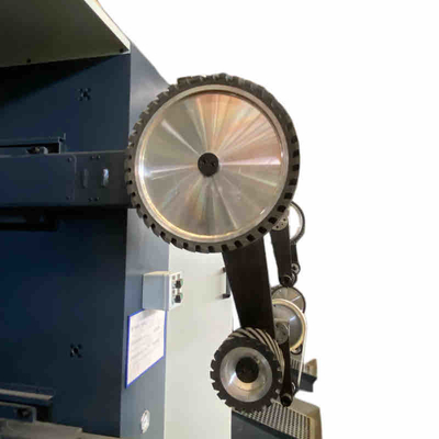 주문 1.5KW 스텝 모터로 놋쇠로 만든 부속물을 열심히 준비하는 CNC 로봇 버핑 기계 온라인 제조
